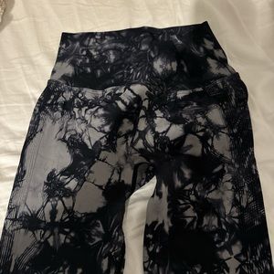 ***NWOT*** Tie dye leggings with ruched detail